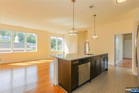 Photo of 4 Main St #F213, Edgewater, NJ 07020 (MLS # 26005450)