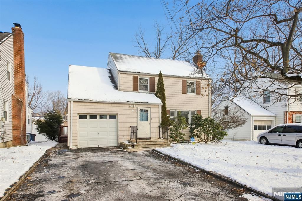 Photo of 13 Greenwood Avenue, West Orange, NJ 07052 (MLS # 26003151)