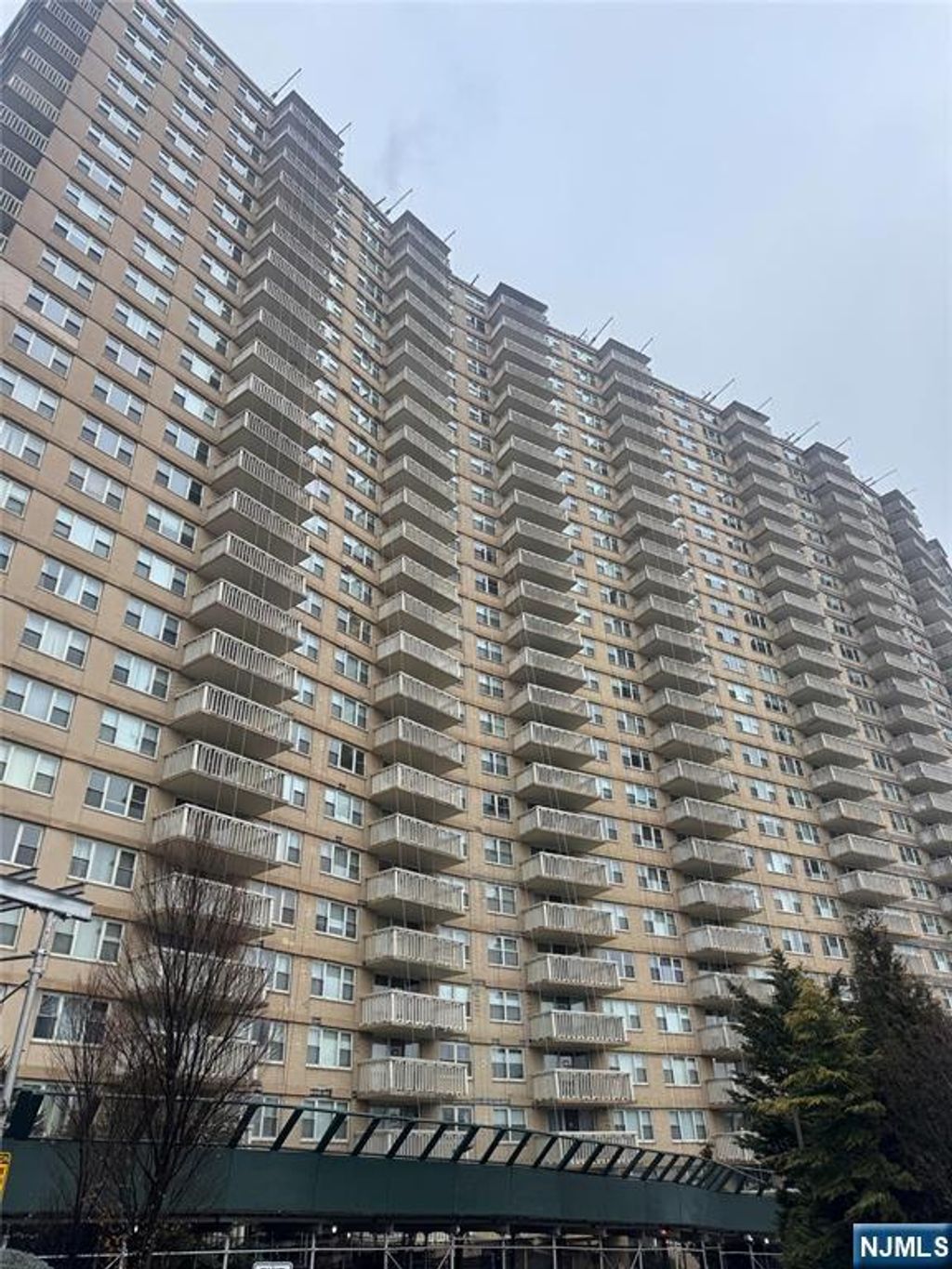 Photo of 555 North Avenue #1 G, Fort Lee, NJ 07024 (MLS # 26003595)