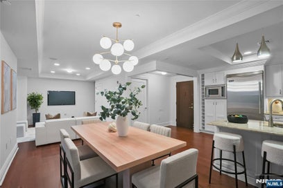 22 Oxford Landing Weehawken NJ 07086