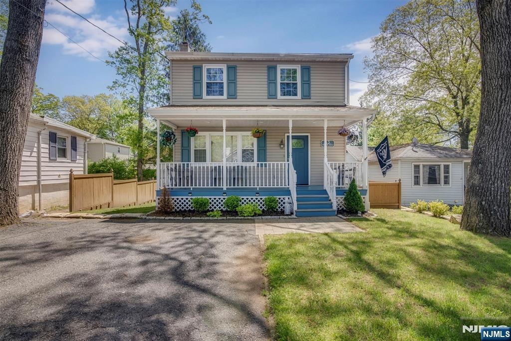 Property for Sale at 15 Alfred Way, Hopatcong, New Jersey - Bedrooms: 3 
Bathrooms: 2 
Rooms: 6  - $399,000