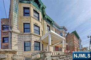 618 14th St 2, Union City, New Jersey - 4 Bedrooms  
2 Bathrooms  
6 Rooms - 
