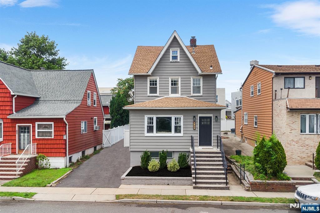 725 4th Street 1