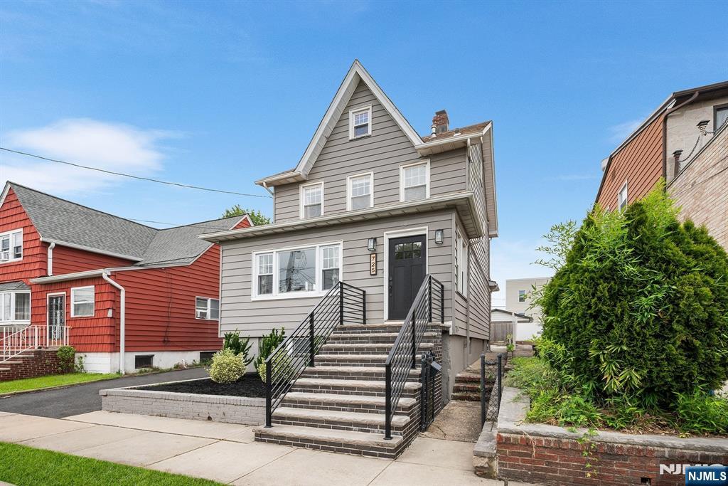 725 4th Street 1