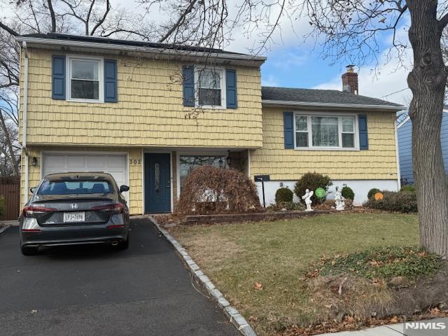 Rental Property at 302 Foxwood Rd, Union, New Jersey - Bedrooms: 3 
Bathrooms: 2 
Rooms: 8  - $4,750 MO.