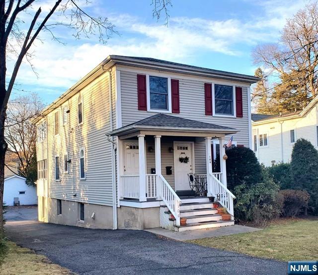 106 Liberty St 2, Ridgewood, New Jersey - 2 Bedrooms  
2 Bathrooms  
5 Rooms - 
