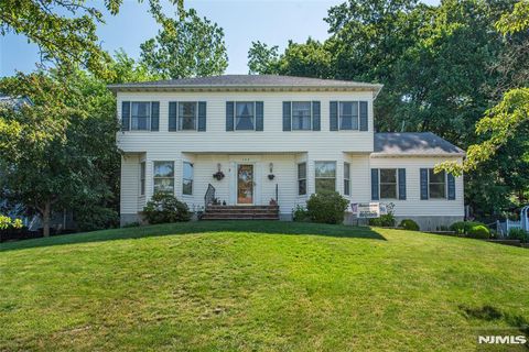 Photo of 133 Oweno Road, Mahwah, NJ 07430 (MLS # 26022541)