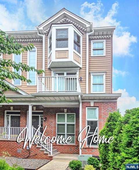 Photo of 263 Halfmoon Court, West New York, NJ 07093 (MLS # 26026251)