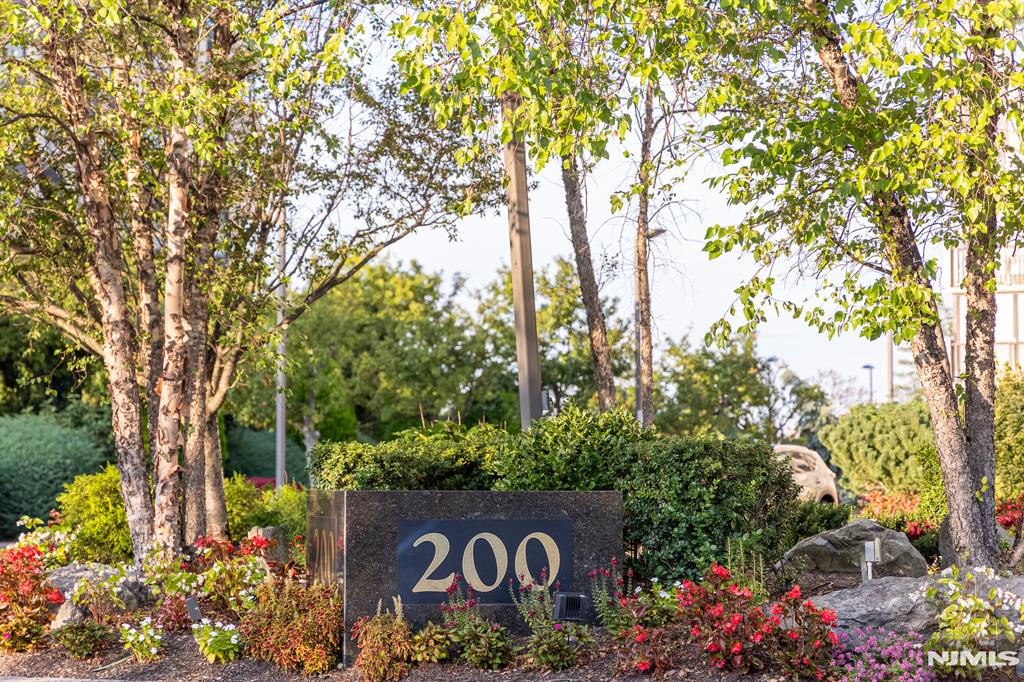 200 Winston Drive 1005