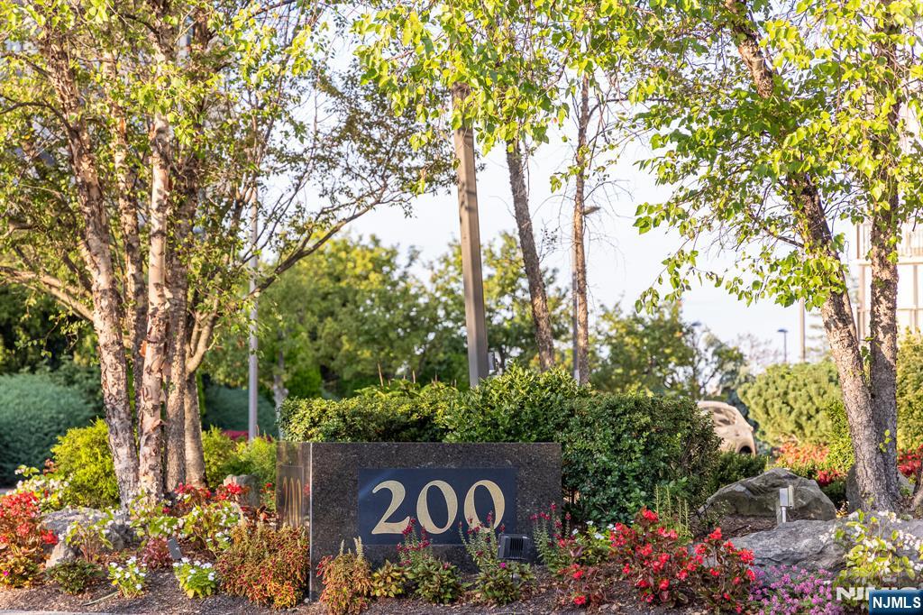 200 Winston Drive 1005