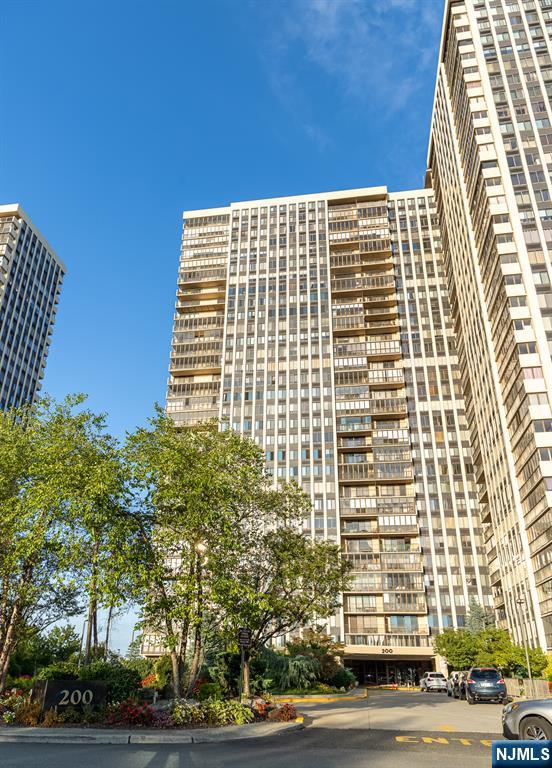 200 Winston Drive 1005