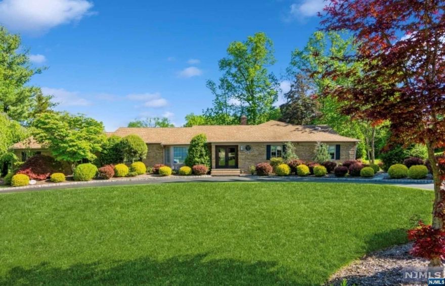 Sprawling, chestnut hill, ranch. Beautifully renovated meticulously maintained 5 bd, 3.2 bths situated on almost 1 acre of private fl at property. Bright open floor plan. Gleaming hardwood floors throughout. Custom finishes, trim and molding galore. gourmet chef kitchen, oversized center island with top of the line appliances. Walk in pantry. Home office and home gym. Lower level includes fantastic game room, wet bar, and two distinct gathering areas to watch movies or game. This home boosts, pride in ownership. Fantastic deck with built-in outdoor kitchen, sun setter awning, space for eating and entertaining is sure to wow. Gather around the custom built in fi re pit and play in the park like fl at beautifully landscaped backyard. This house is turnkey not to be missed.