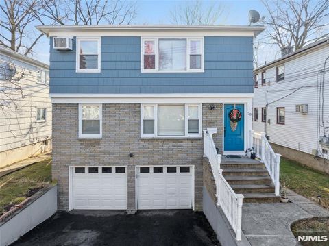 Photo of 20 Toronto Court, Maplewood, NJ 07040 (MLS # 26001211)