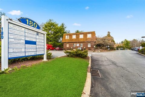 Photo of 180 Old Tappan Road, Old Tappan, NJ 07675 (MLS # 25043101)