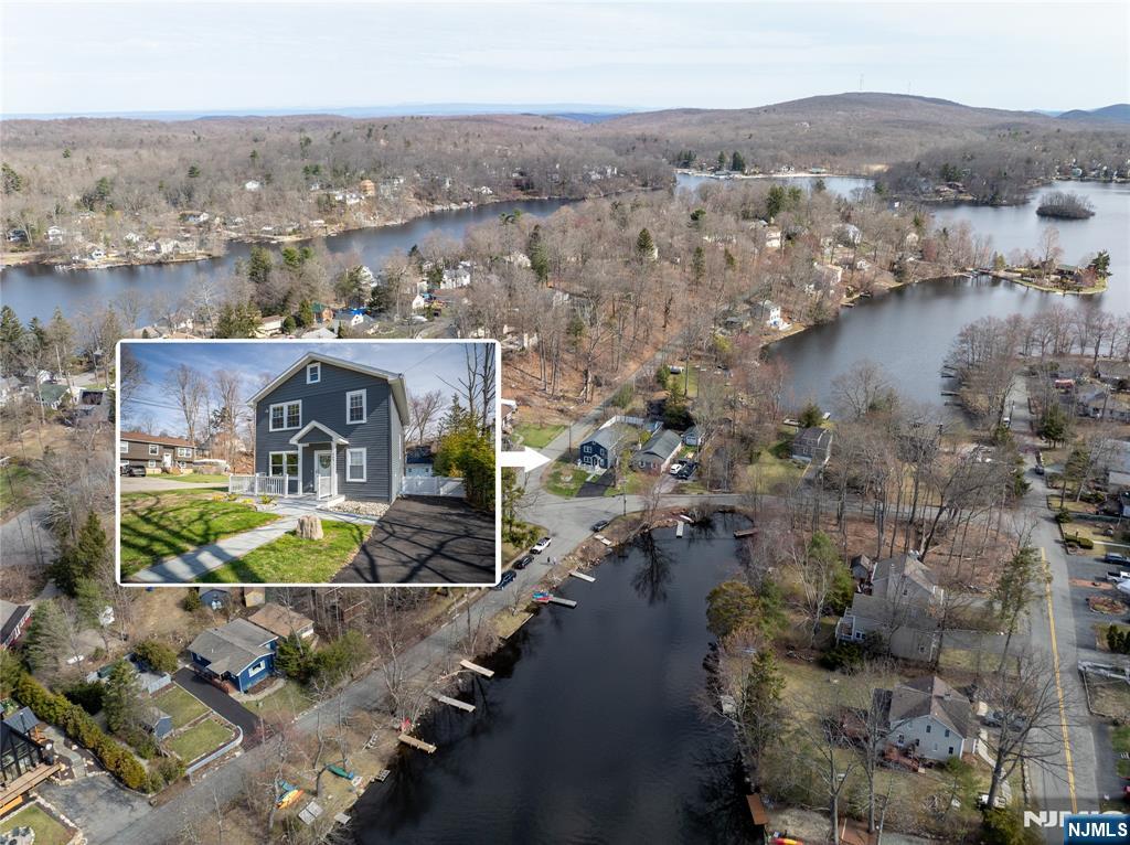 Property for Sale at 269 Point Breeze Drive, West Milford, New Jersey - Bedrooms: 2 
Bathrooms: 3 
Rooms: 6  - $499,000