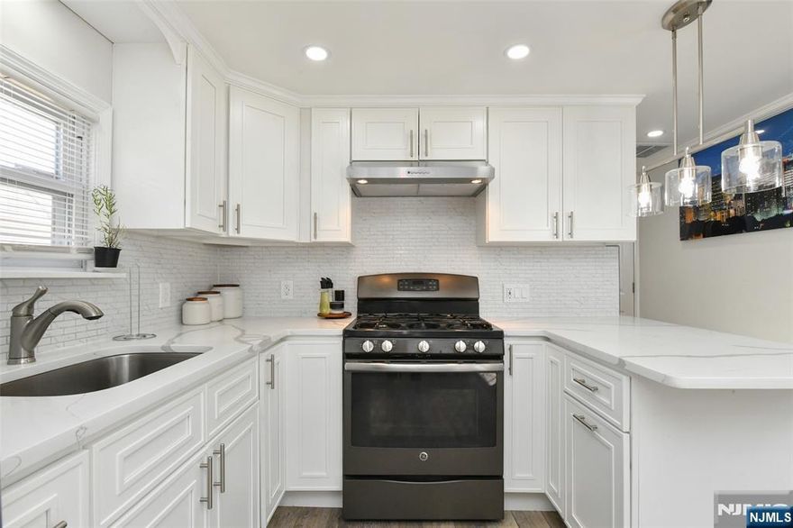 Take a look at this great mobile home. Featuring 2 bedrooms 1 living room, 1 dining room, 1 kitchen and 1 full bathroom. Conveniently located near schools, shops, restaurants. Schedule your private tour today!