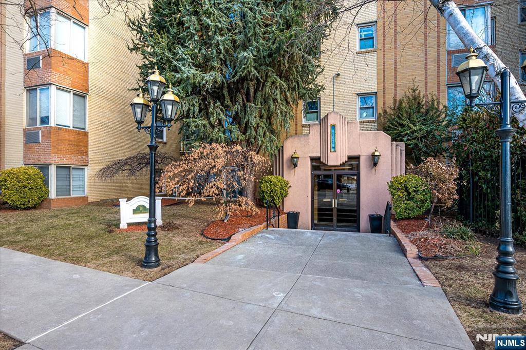 19 Lyons Ave 402, Newark, New Jersey - 2 Bedrooms  
1 Bathrooms - 