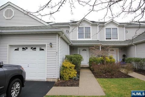 Photo of 41 Foxwood, Old Tappan, NJ 07675 (MLS # 25042602)