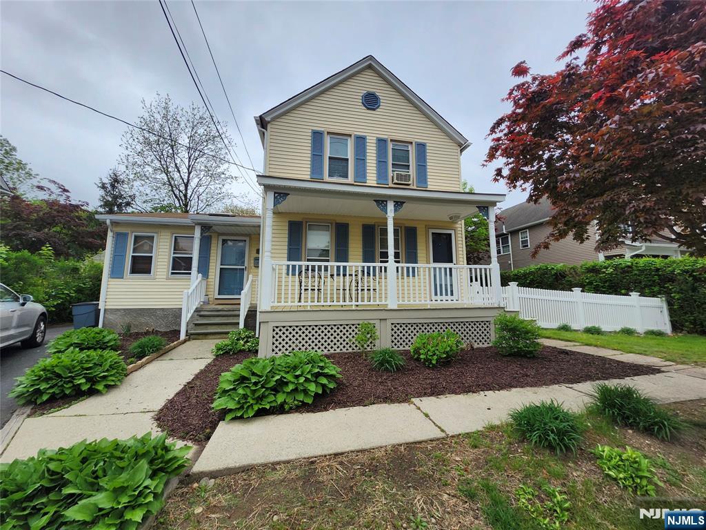Property for Sale at 17 Hines Avenue, Mahwah, New Jersey - Bedrooms: 4 
Bathrooms: 2 
Rooms: 7  - $775,000