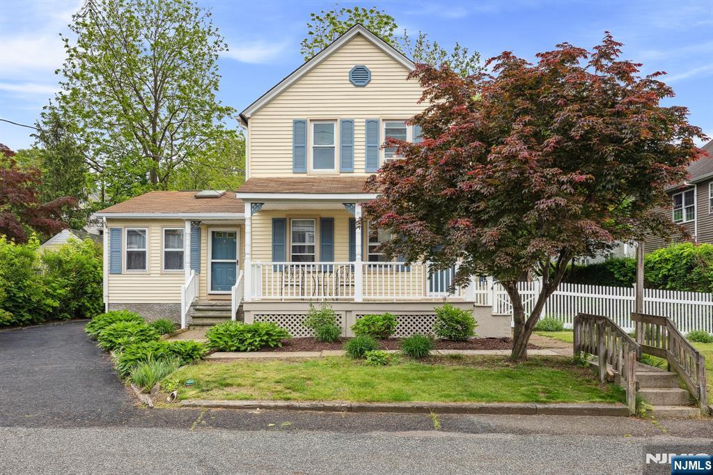 Photo 1 of 17 Hines Avenue, Mahwah, New Jersey, $775,000, Web #: 325015029