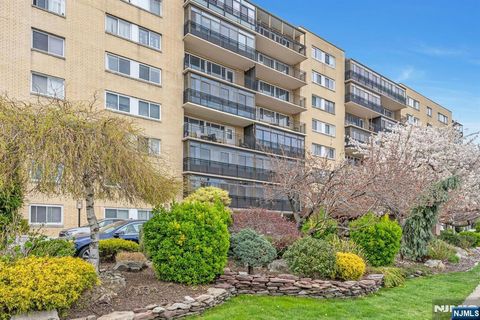 2185 Lemoine Avenue Unit 2C, Fort Lee, NJ 07024 - MLS#: 25004839