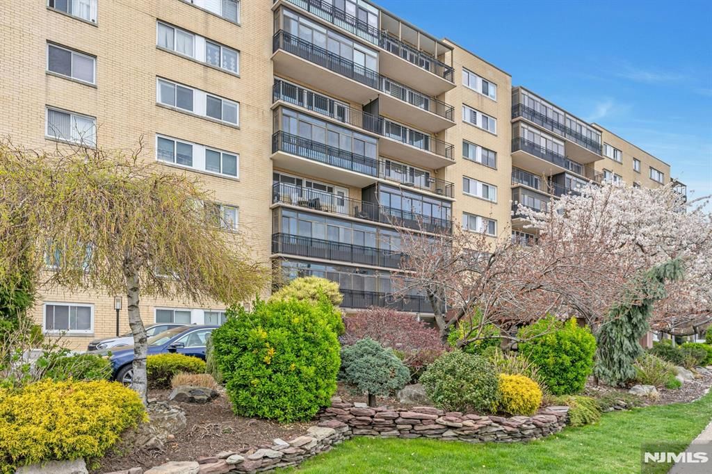 Photo of 2185 Lemoine Avenue #2C, Fort Lee, NJ 07024 (MLS # 25004839)