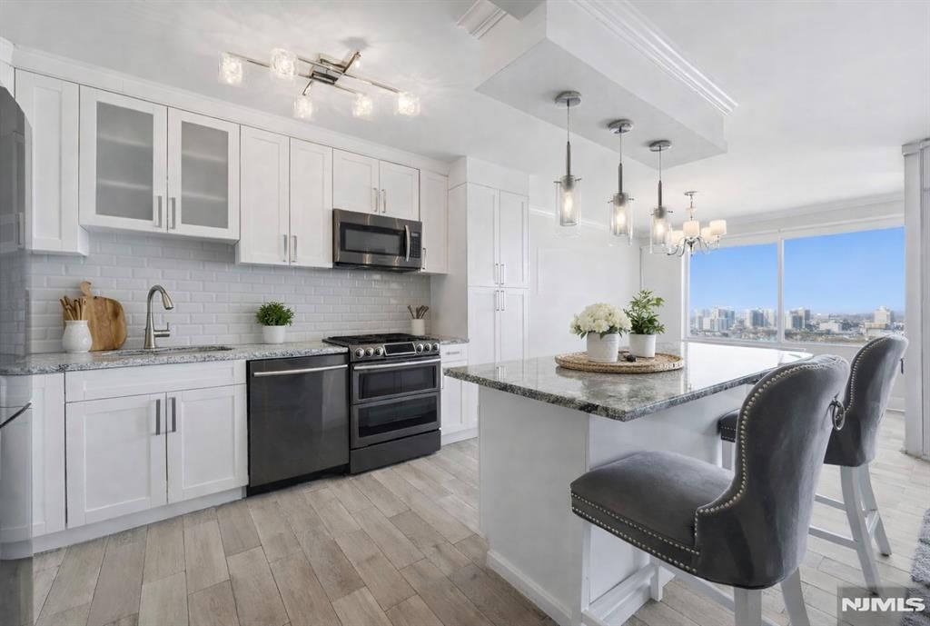 Photo of 6 Horizon Rd #2809, Fort Lee, NJ 07024 (MLS # 26012635)