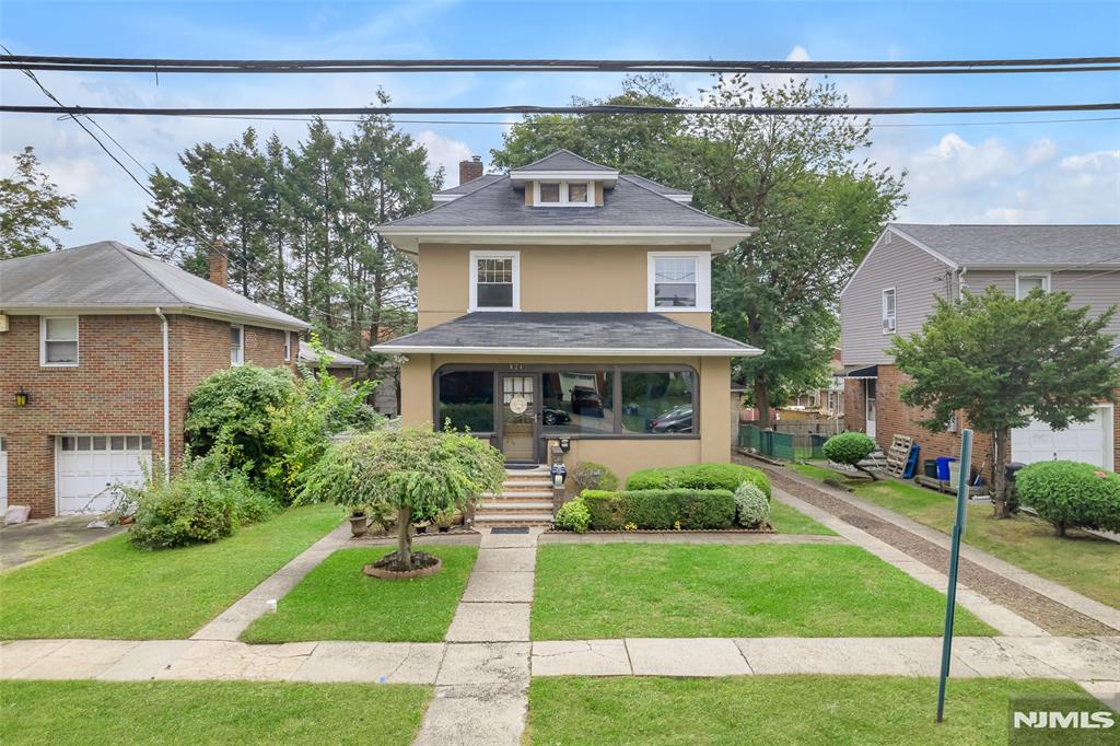Property for Sale at 824 Abbott Avenue, Ridgefield, New Jersey - Bedrooms: 4 
Bathrooms: 2 
Rooms: 7  - $790,000