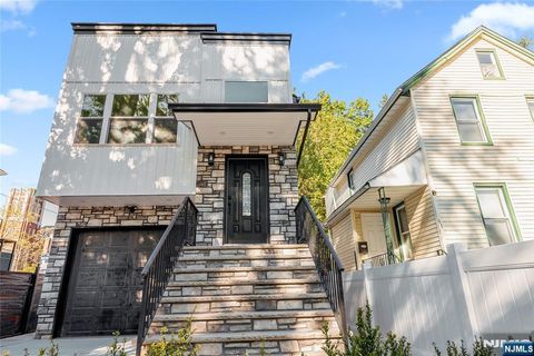 63 Oak Street East Orange NJ 07018