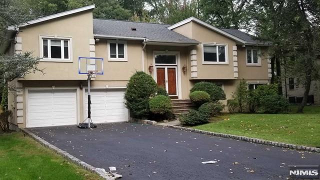 20 4th, Closter, New Jersey - 4 Bedrooms  
3 Bathrooms  
8 Rooms - 