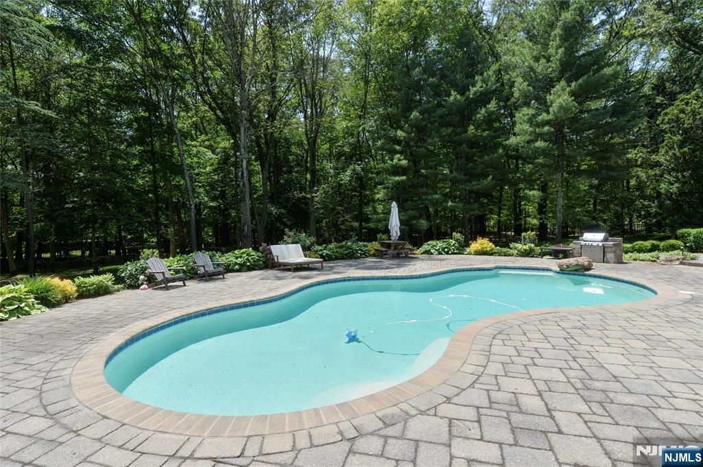 Photo of 14 Sawmill Road, Saddle River, NJ 07458 (MLS # 25019713)