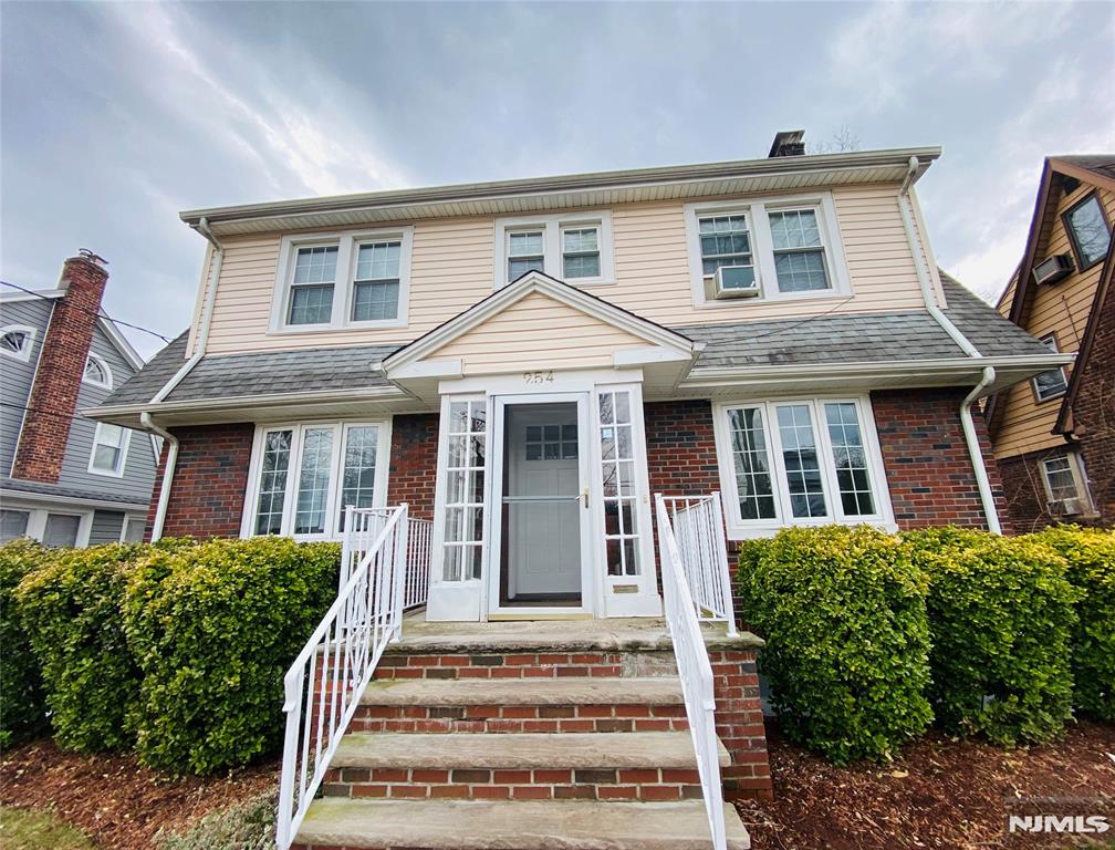 Rental Property at 254 Carlton, Teaneck, New Jersey - Bedrooms: 5 
Bathrooms: 3 
Rooms: 10  - $4,300 MO.