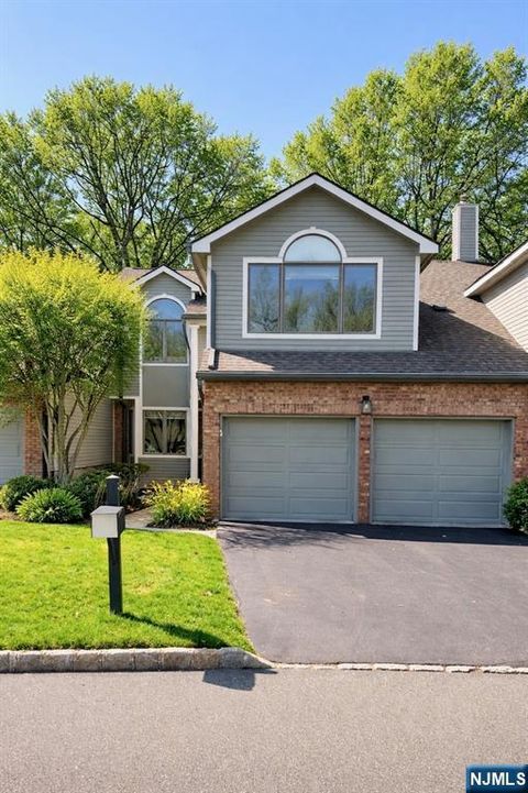 Photo of 19 Lakeview Drive, Old Tappan, NJ 07675 (MLS # 26010154)