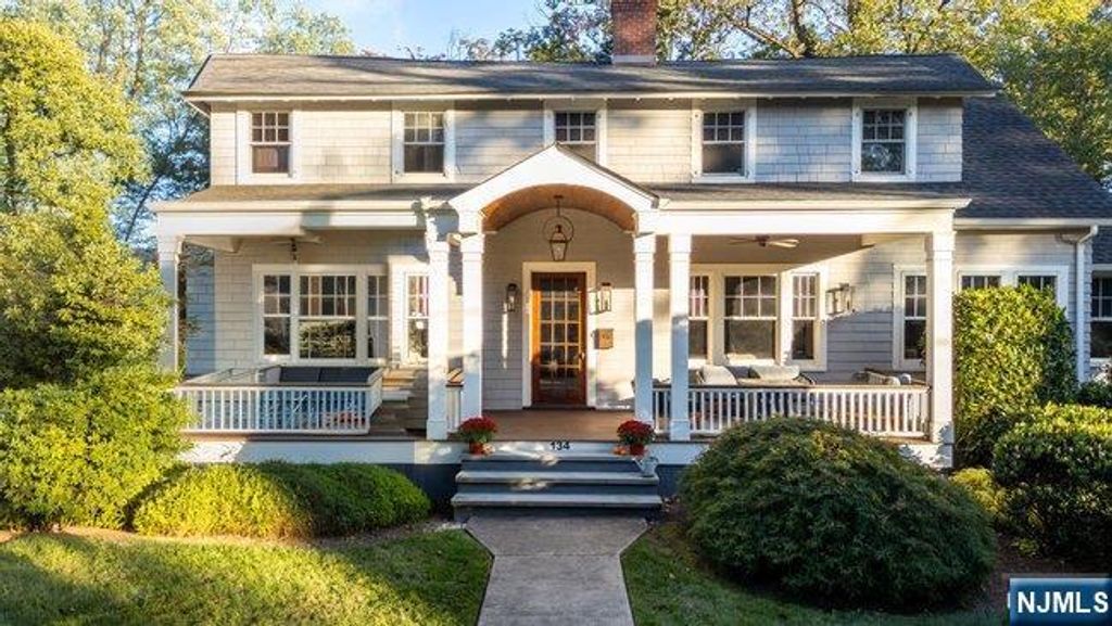 Photo of 134 Maplewood Avenue, Maplewood, NJ 07040 (MLS # 26006451)