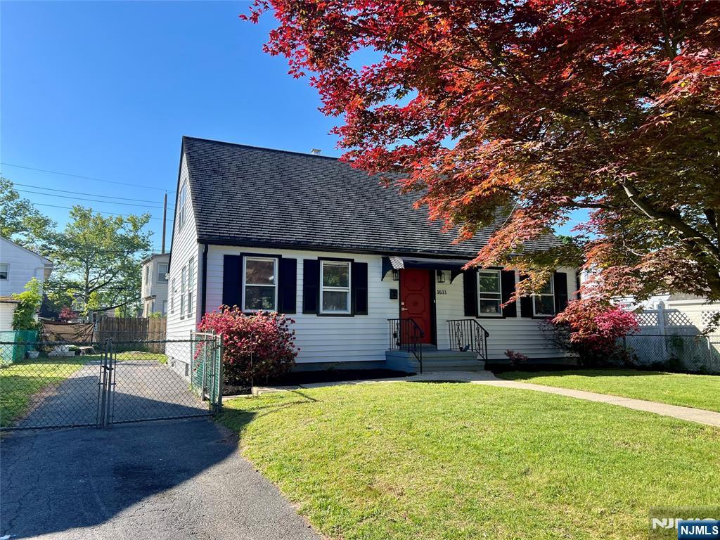1611-1613 Slavin Street