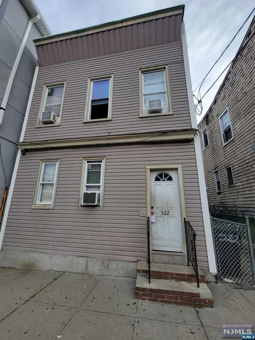 Xome is offering a new program allowing the Buyer to use the Seller s Eviction attorney to continue with the eviction process after the Buyer closes on the transaction. This will save the Buyer time and money by not having to restart the process. If Buyer elects to move forward with the seller s open eviction action, they will retain the seller s eviction firm and will be required to sign a retainer agreement at closing. Excellent investment property is ready for the next buyer. This home is close to the train station. Easy commute to New York City. Walking distance to the bus stop, close to schools, many restaurants, groceries stores, and coffee shops. You do not need a car to commute.