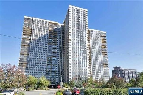 Photo of 200 Winston Dr #3007, Cliffside Park, NJ 07010 (MLS # 26002489)