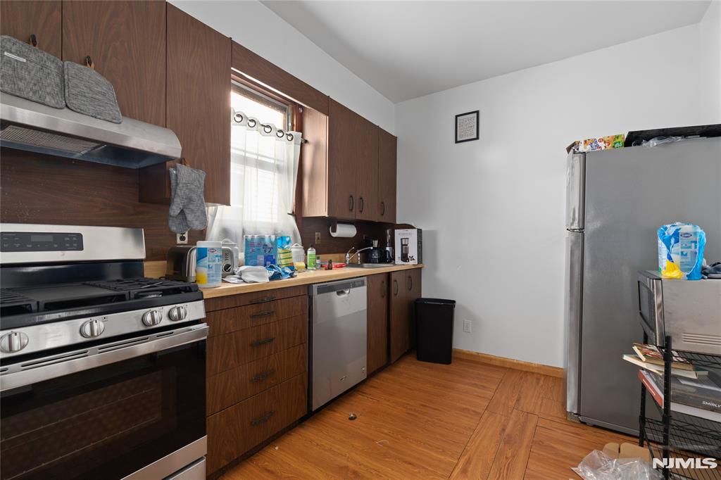 5 Edison Place