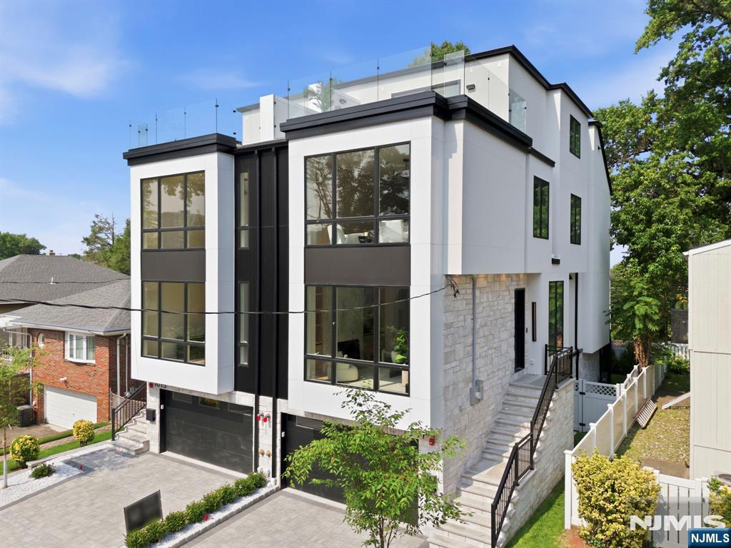 1017 Kingsland Lane