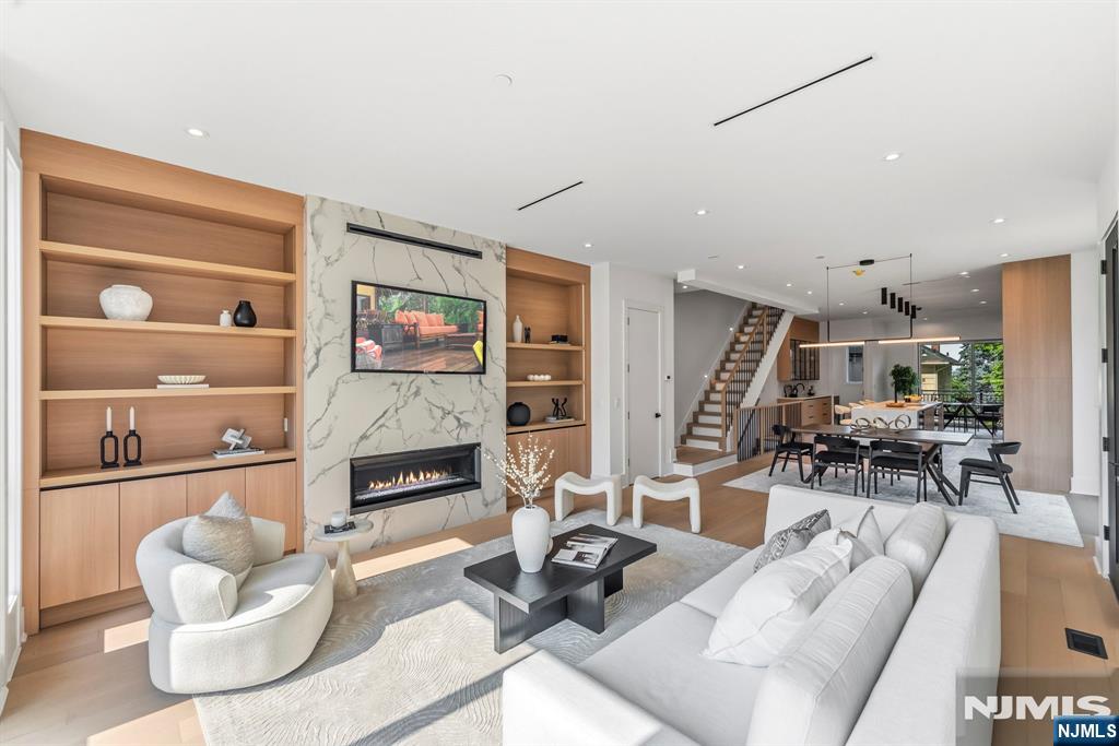1017 Kingsland Lane