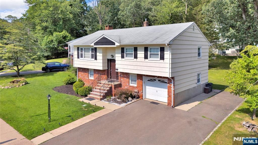 Photo of 70 Highland Road, North Haledon, NJ 07508 (MLS # 25037625)