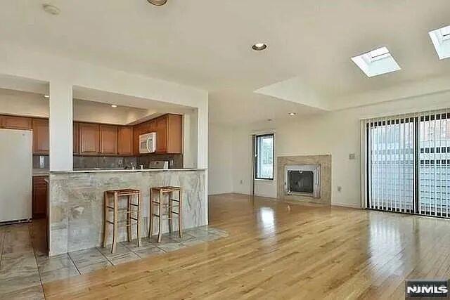 833 TOPSAIL Lane