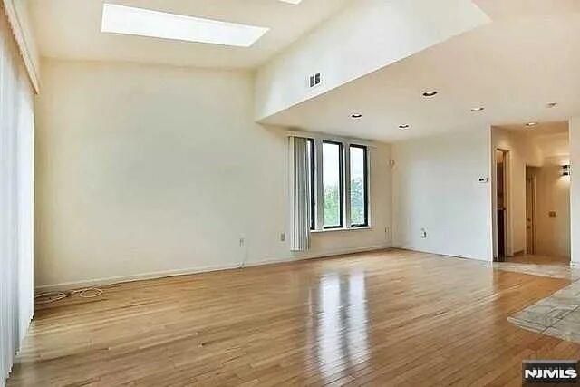 833 TOPSAIL Lane
