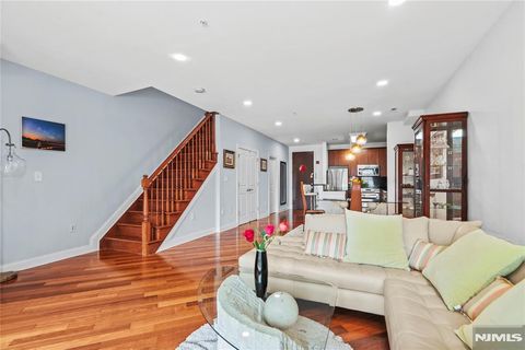 22 Ave At Port Imperial 221 West New York NJ 07093