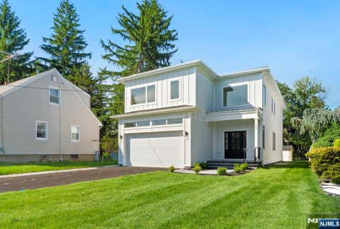 Photo of 13 Harding Place, Livingston, NJ 07039 (MLS # 26021059)