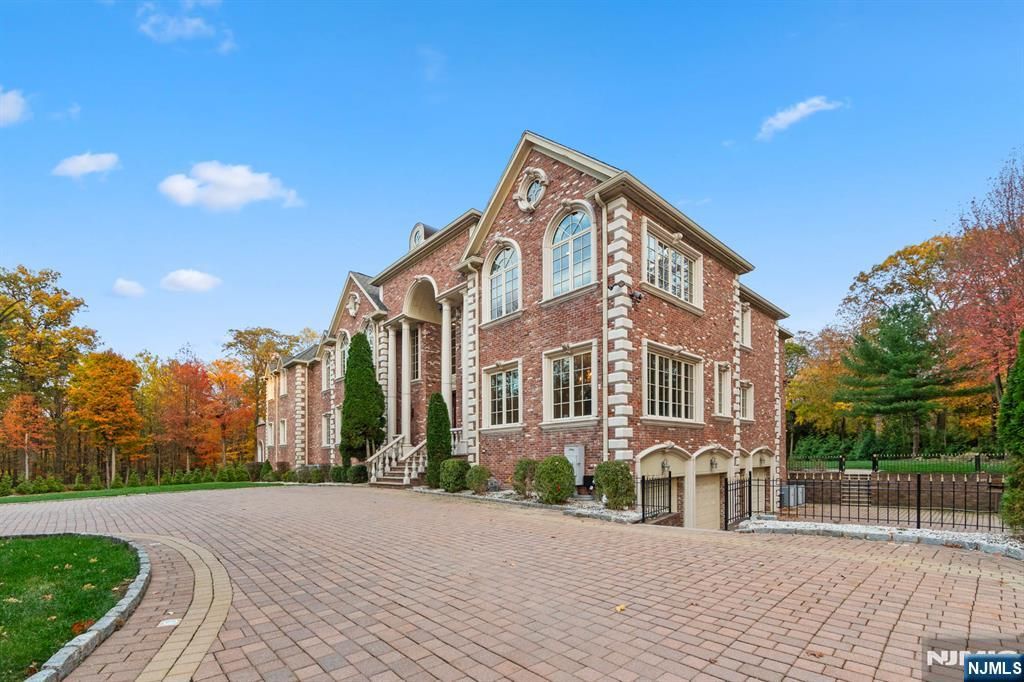 Photo of 24 Tulip Tree Lane, Alpine, NJ 07620 (MLS # 25040513)