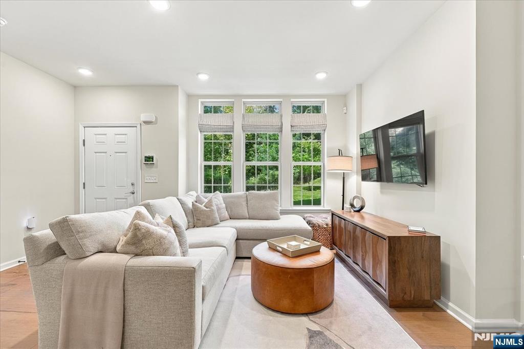 53 Seneca Avenue