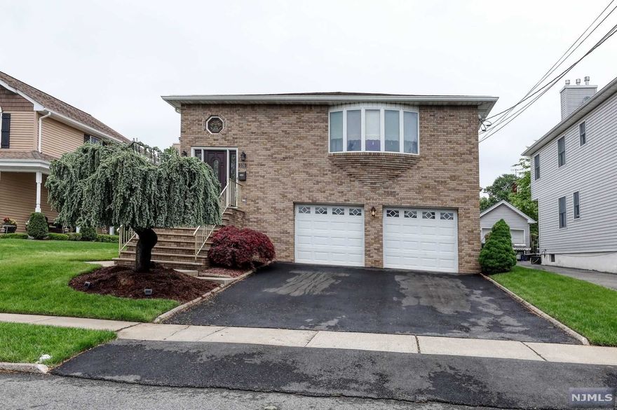 DON'T MISS THIS IMMACULATE, 3000 SQ FT, OVERSIZED CUSTOM BUILT BI-LEVEL HOME! BUILT IN THE 1990S, THIS HOME FEATURES A VERY LARGE FAMILY ROOM WITH NEW CERAMIC TILE FLOORS, SUMMER KITCHEN AND ACCESS TO YARD ON THE GROUND LEVEL. THE FIRST FLOOR FEATURES GLEAMING HARDWOOD FLOORS, CATHEDRAL CEILINGS, LARGE MODERN EAT-IN KITCHEN AND OVERSIZED MARBLE BATH WITH JACUZZI. ALL OVERSIZED ROOMS AND LARGE ATTIC FOR STORAGE. HOME HAS CENTRAL AIR, 3 ZONE HEAT, SPRINKLER SYSTEM, NEWER APPLIANCES AND NEWER DRIVEWAY! TOO MANY FEATURES TO LIST! PRICED TO SELL. SEE IT BEFORE IT'S GONE!