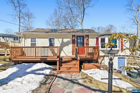 42 Woodside Drive West Milford NJ 07480