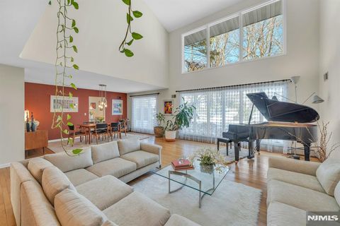 566 Faletti Way River Vale NJ 07675